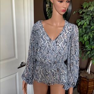 Vince Camuto Snakeskin print has beautiful colors;lite blue, peachy color